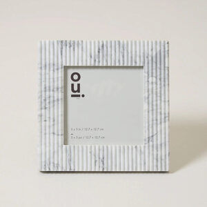 ANGULAR MARBLE FRAME WHITE 5 X 5
